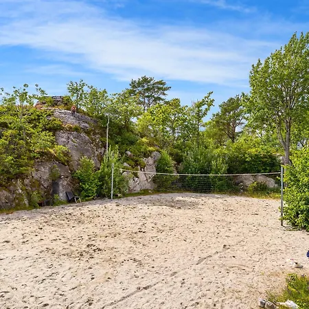Med Elbil Lader, Naer Sjoen Og Batblass * Kristiansand