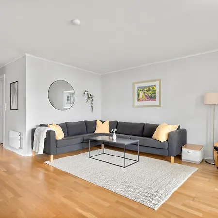 Med Elbil Lader, Naer Sjoen Og Batblass Apartament *