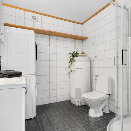 Apartament Med Elbil Lader, Naer Sjoen Og Batblass