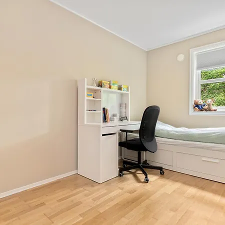 Med Elbil Lader, Naer Sjoen Og Batblass Apartament *